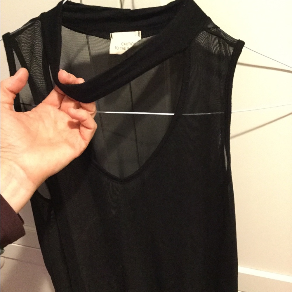 Mesh Tank with Cutout